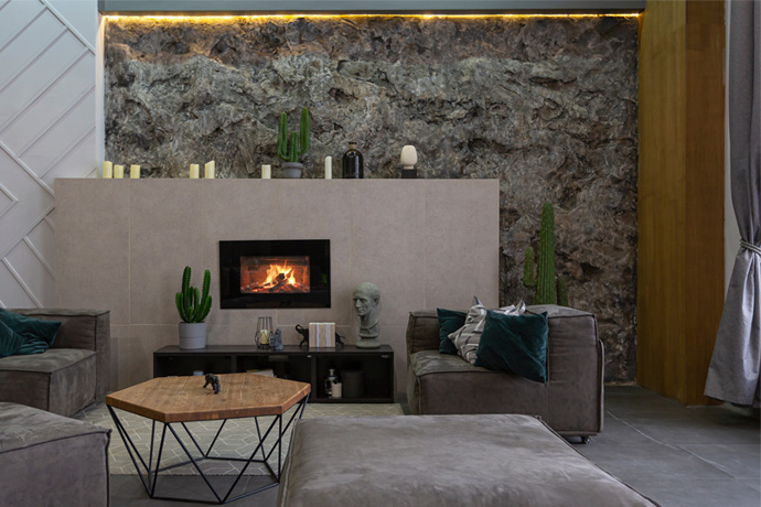 Living room with fireplace 