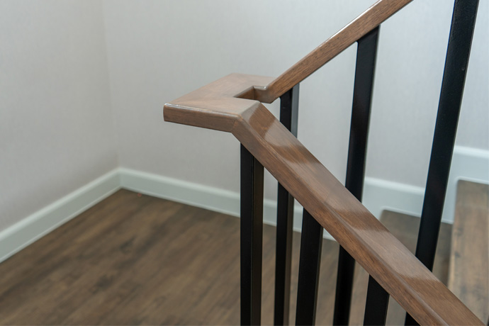 Stair railing corner
