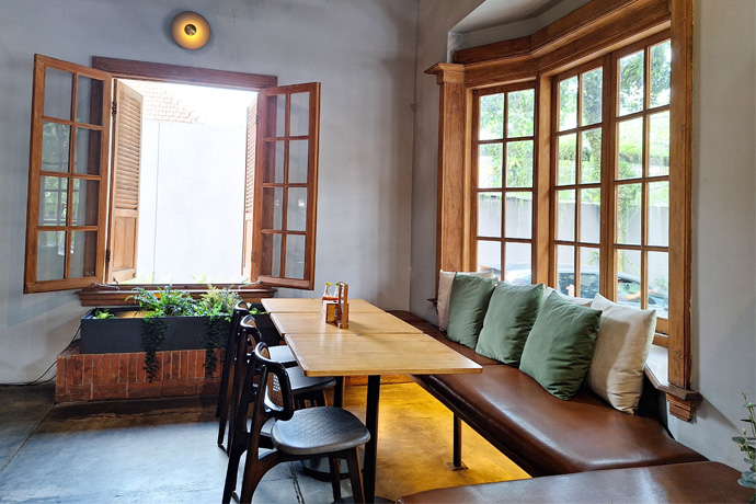 Banquettes against a window